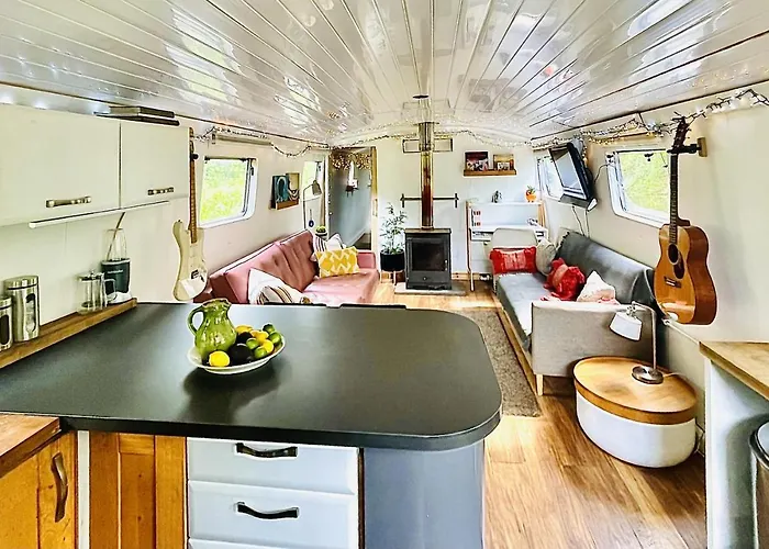 Boutique Boat Stays Contemporary Barge