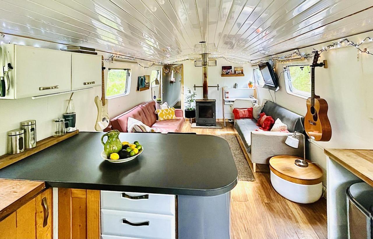 Boutique Boat Contemporary Barge *