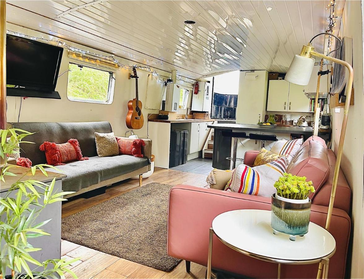 Boutique Boat Contemporary Barge Apartment *